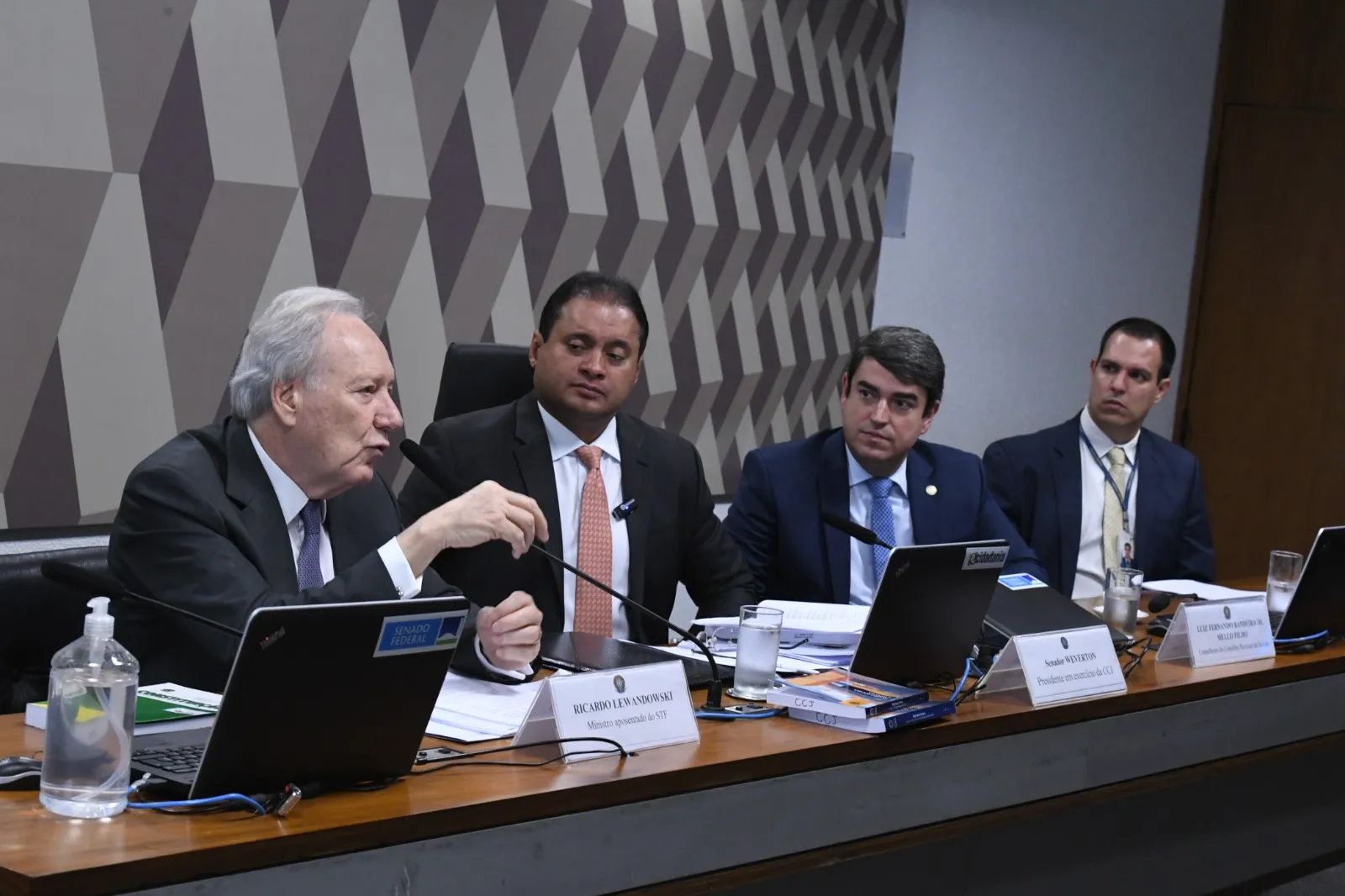 CCJ do Senado realizou audiência pública com autoridades e especialistas nesta quarta (6)