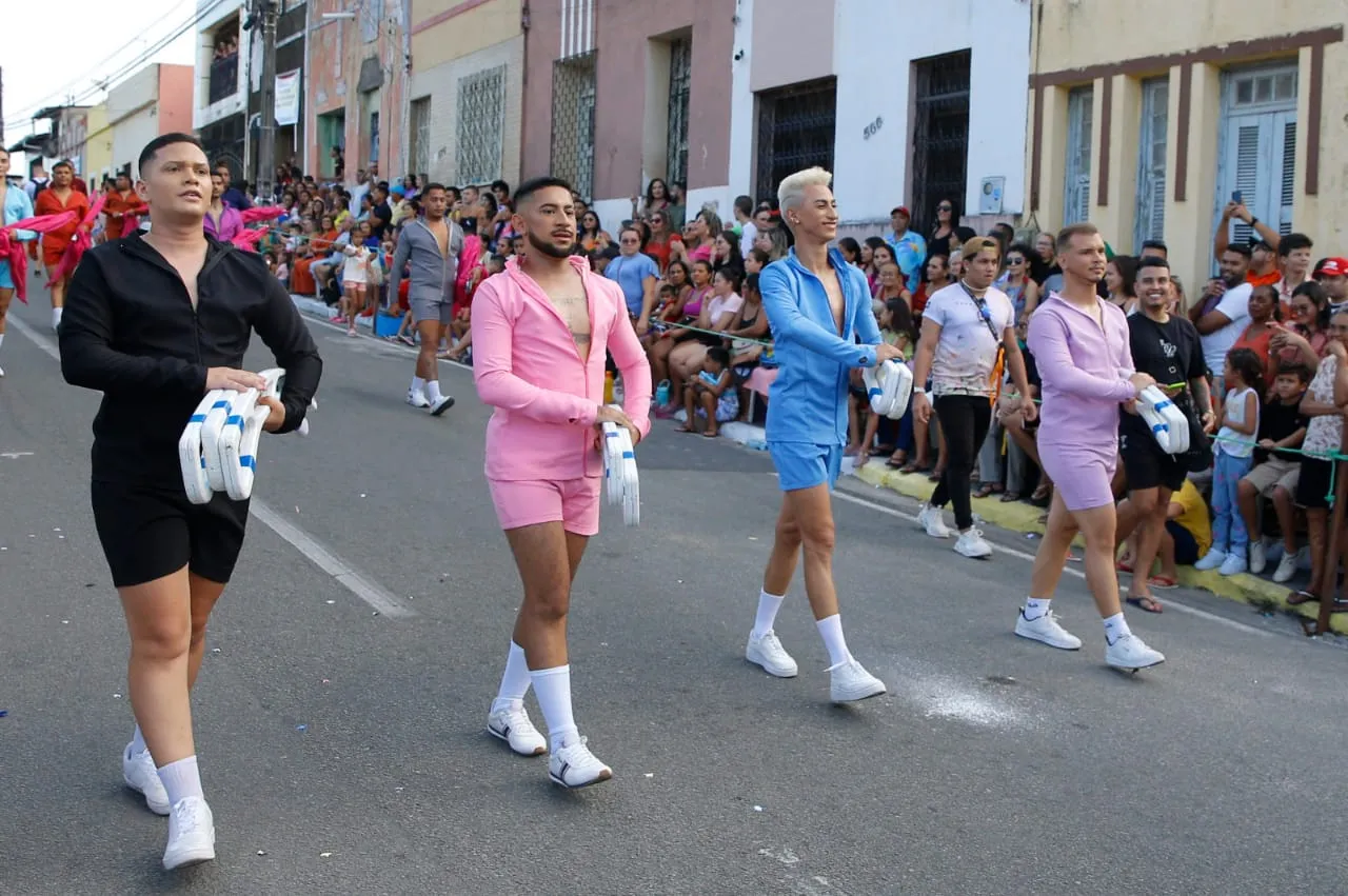 Desfile cívico de Maranguape é marcado por show de cores