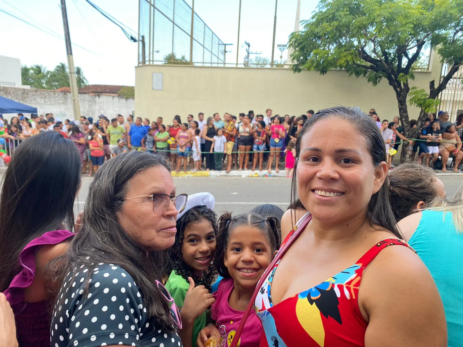 Costureira Luzia Maria acompanha o desfile cívico de Maranguape há anos