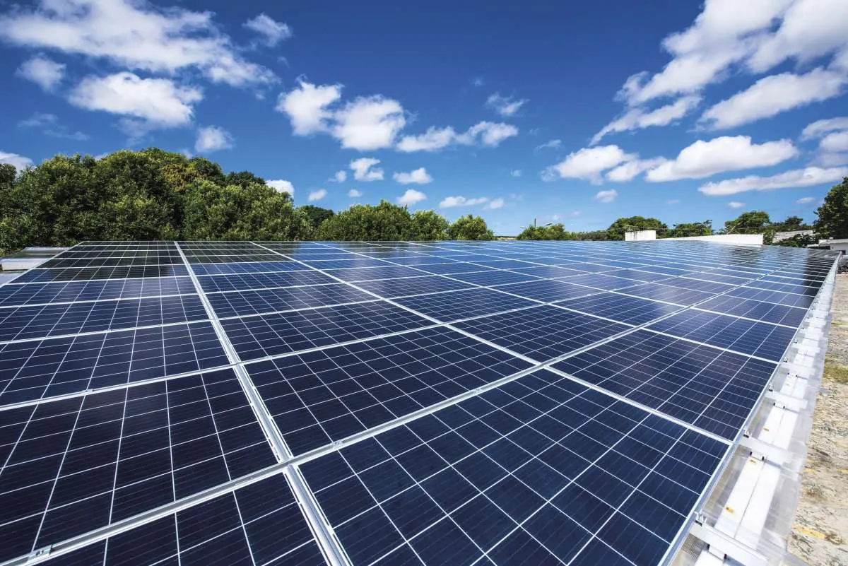 Geração abundante de energia solar fotovoltaica é uma das fontes viáveis para transformar o Nordeste em referência no H2V.