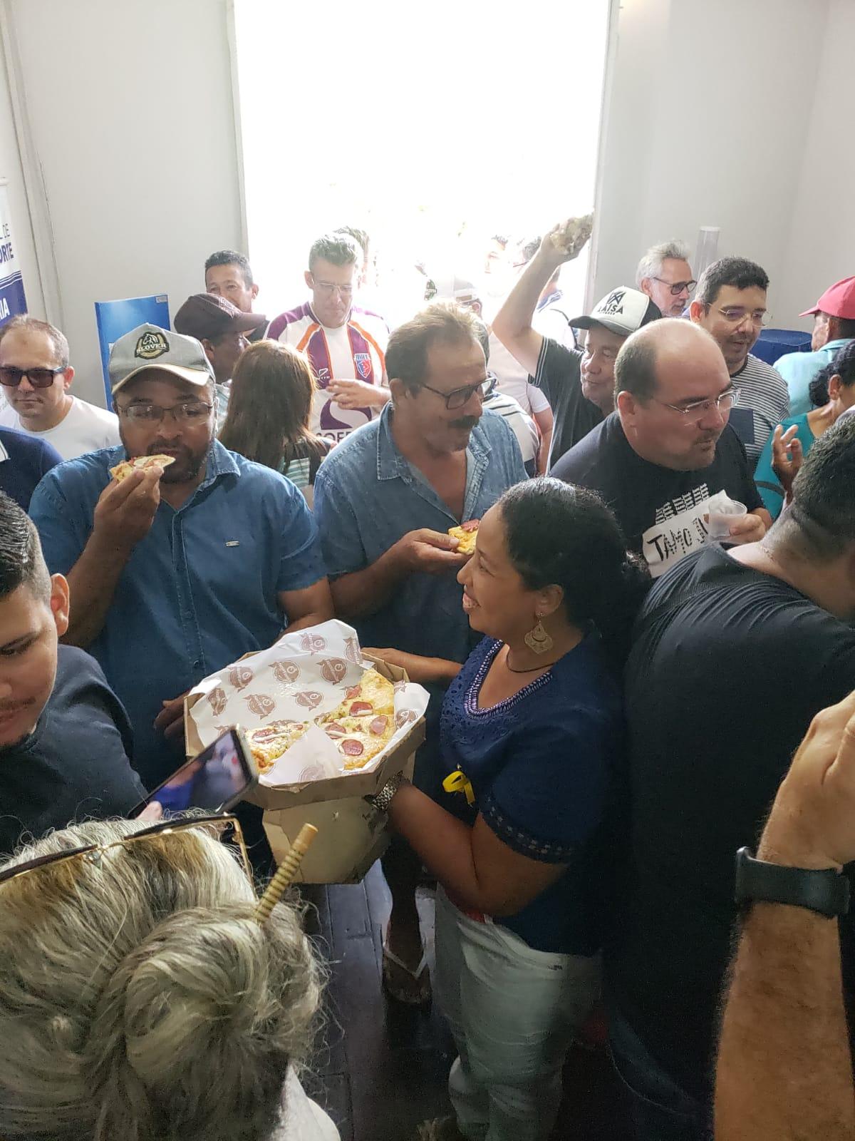 Fotos de Pizzas na Câmara de Limoeiro do Norte