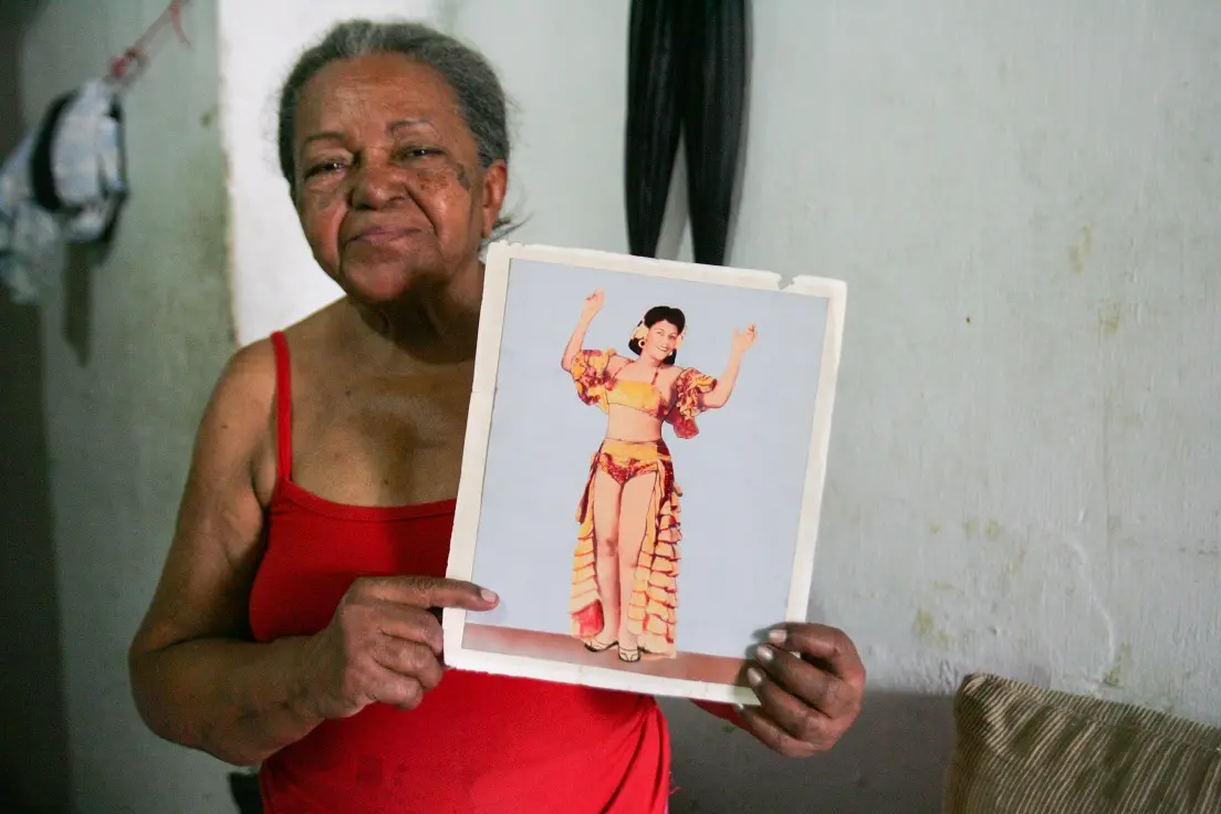 Uiara com uma imagem da mãe, Zoaline