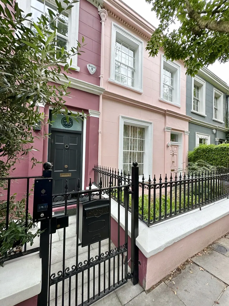 Fachada de casas em Nothing Hill, na Inglaterra