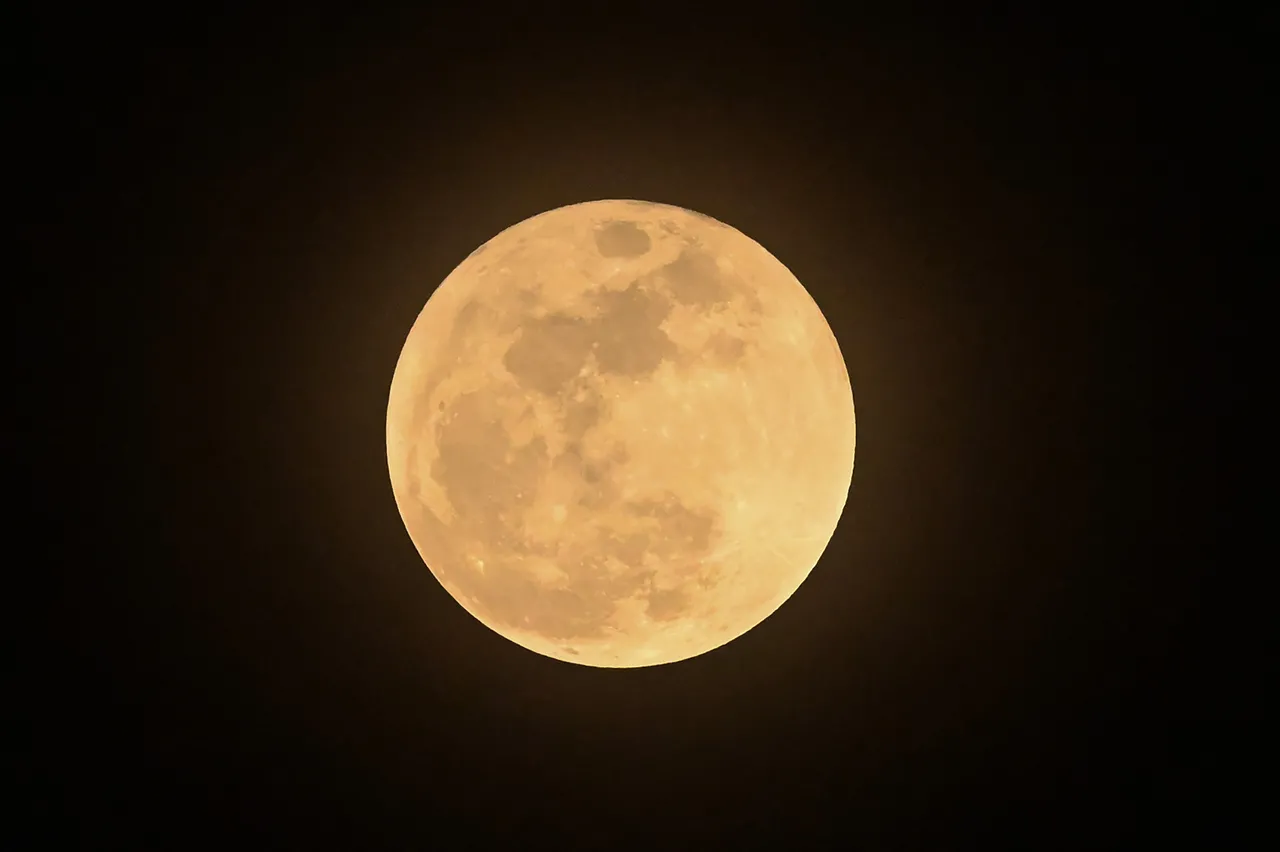 A 'Lua da Colheita' é uma versão brilhante e cheia do satélite natural.