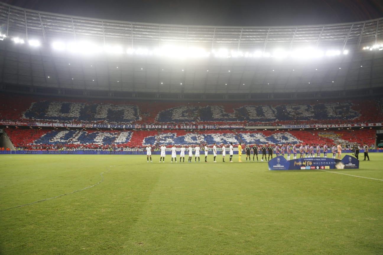 Torcida do Fortaleza faz festa no Castelão