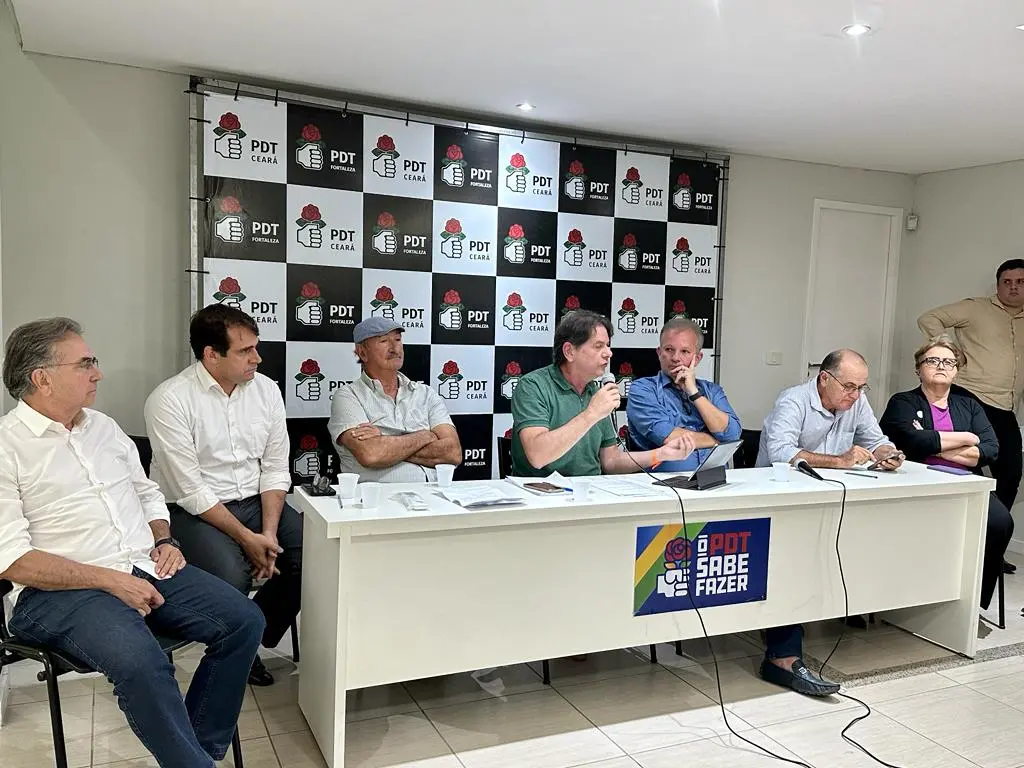 Cristhinna Brasil em reunião do Diretório do PDT ainda sob comando de Cid Gomes