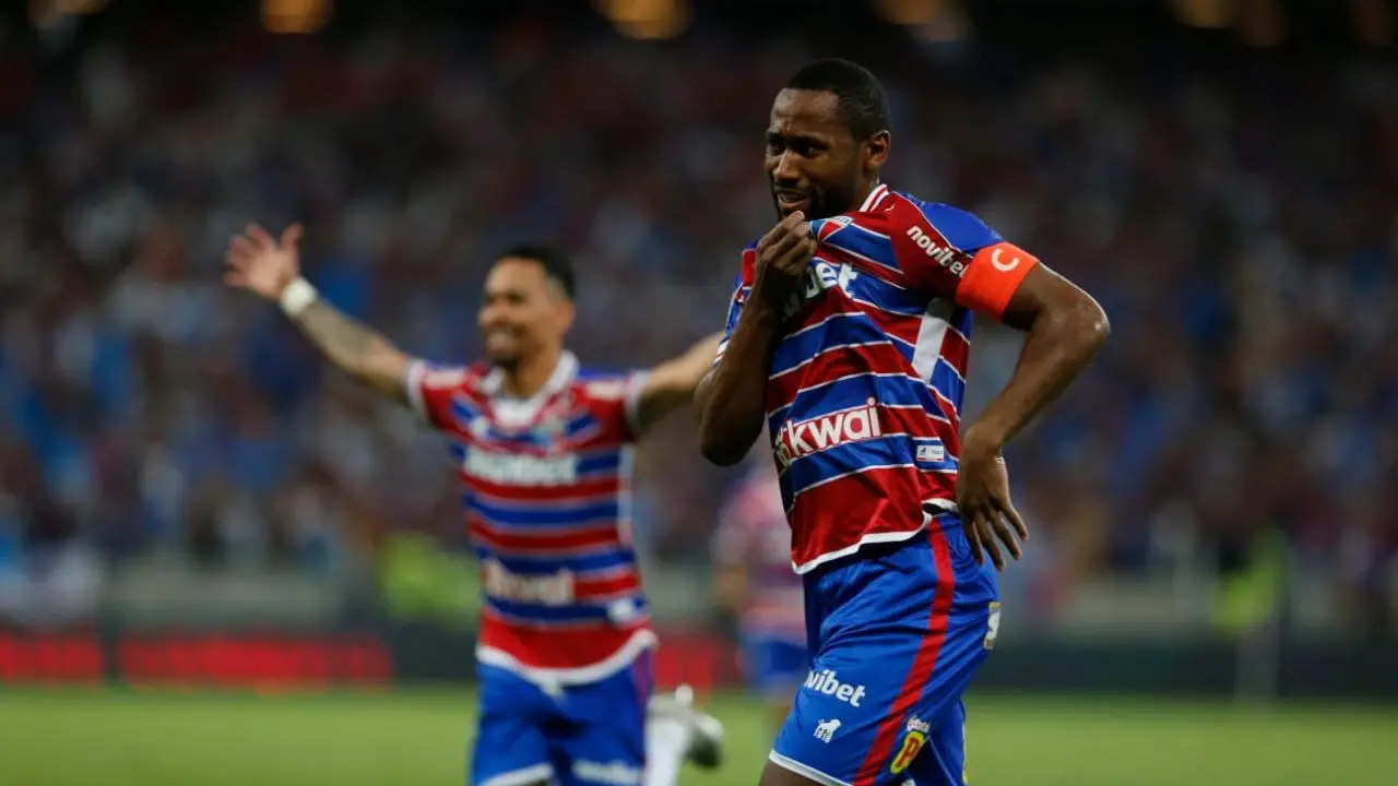 Tinga comemora gol pelo Fortaleza