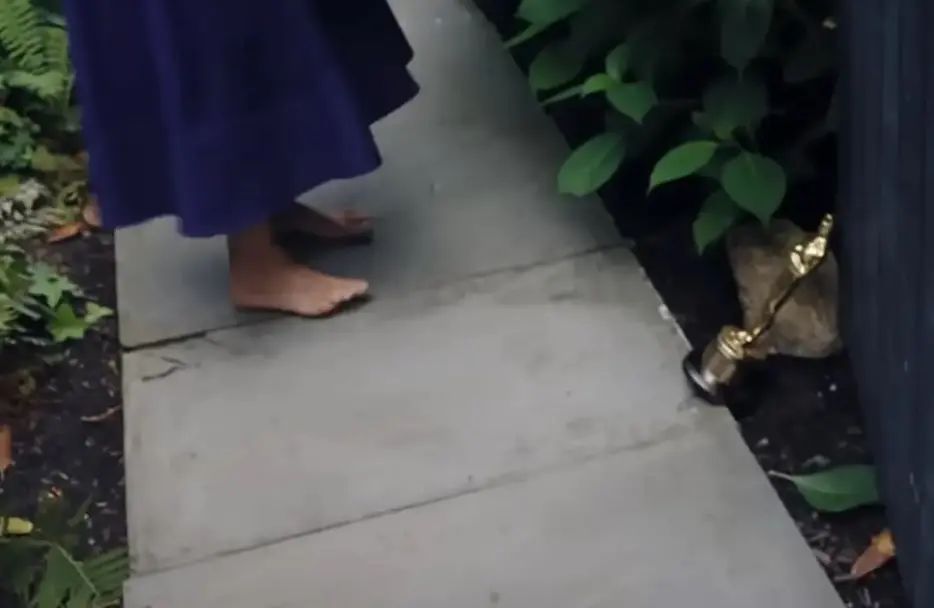 oscar apoiando porta