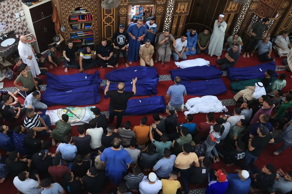 Ataques israelenses a Faixa de Gaza causaram mais de 1,9 mil mortos entre os palestinos