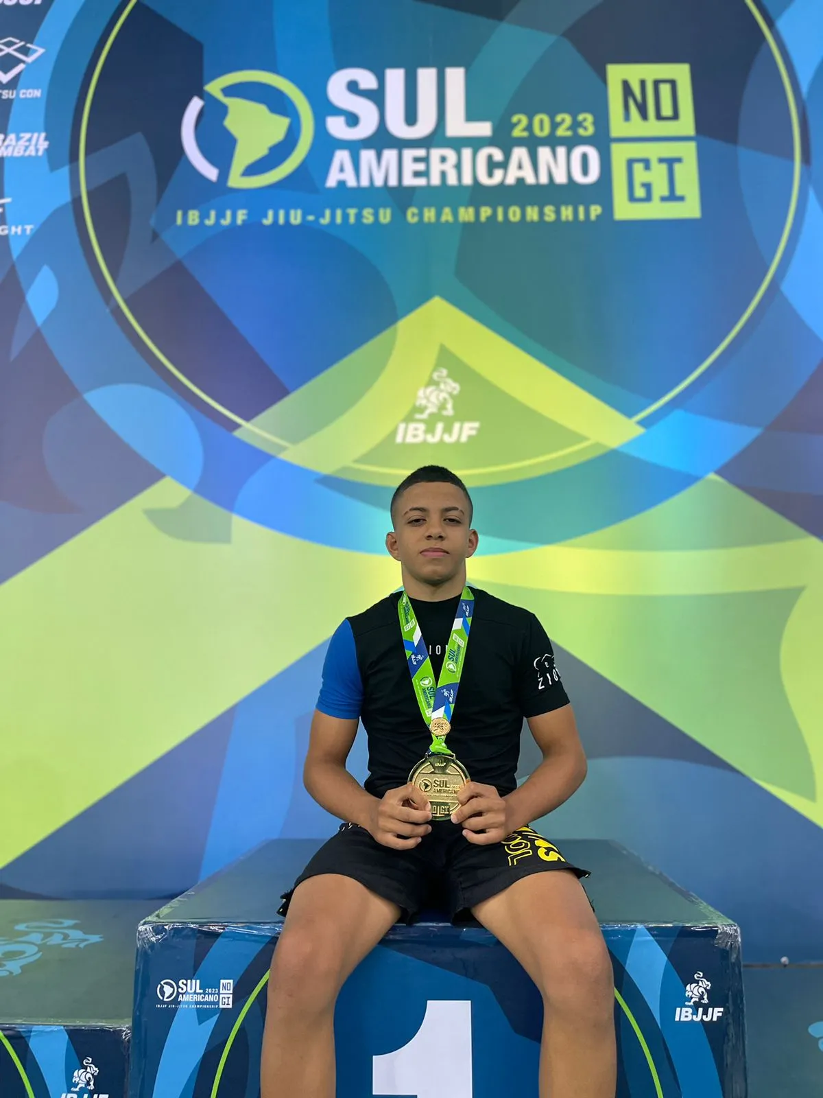Victor Gabriel Carvalho medalhista de ouro no Sul-Americano Juvenil