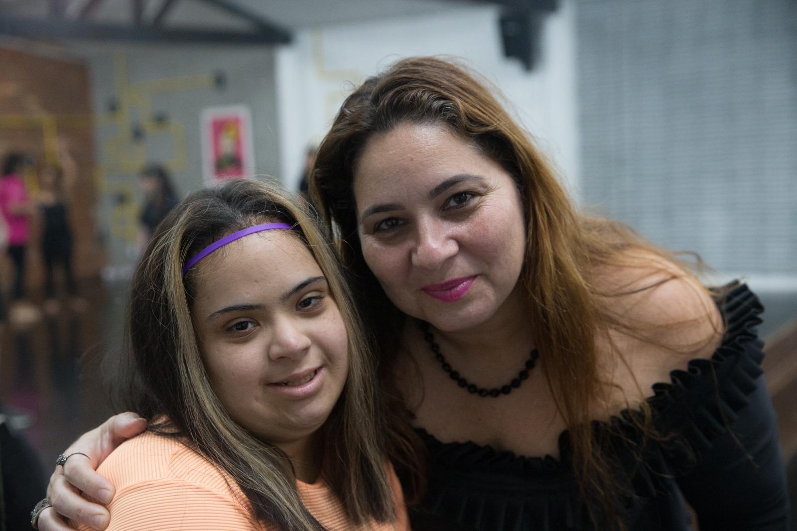 Vanessa acompanha Lara Dias nas aulas e comemora a dedicação artística da filha