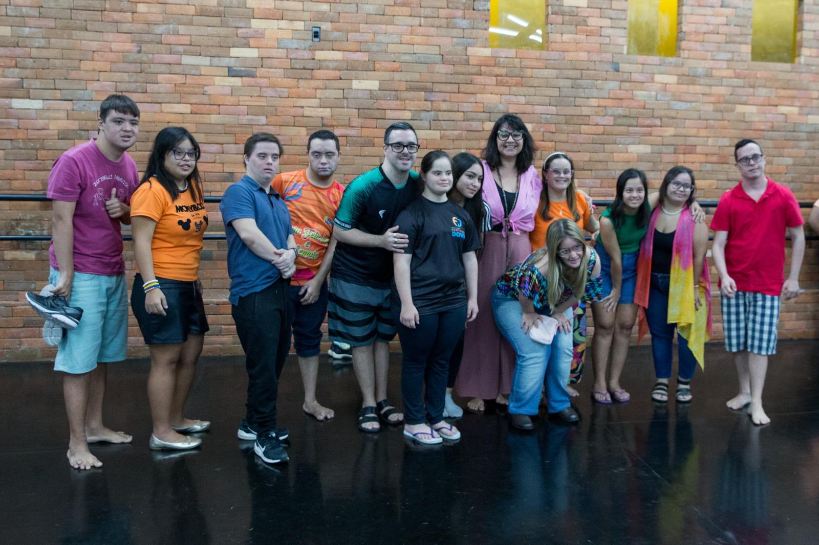 Teatro Escola 360 oferece aulas para pessoas com síndrome de Down