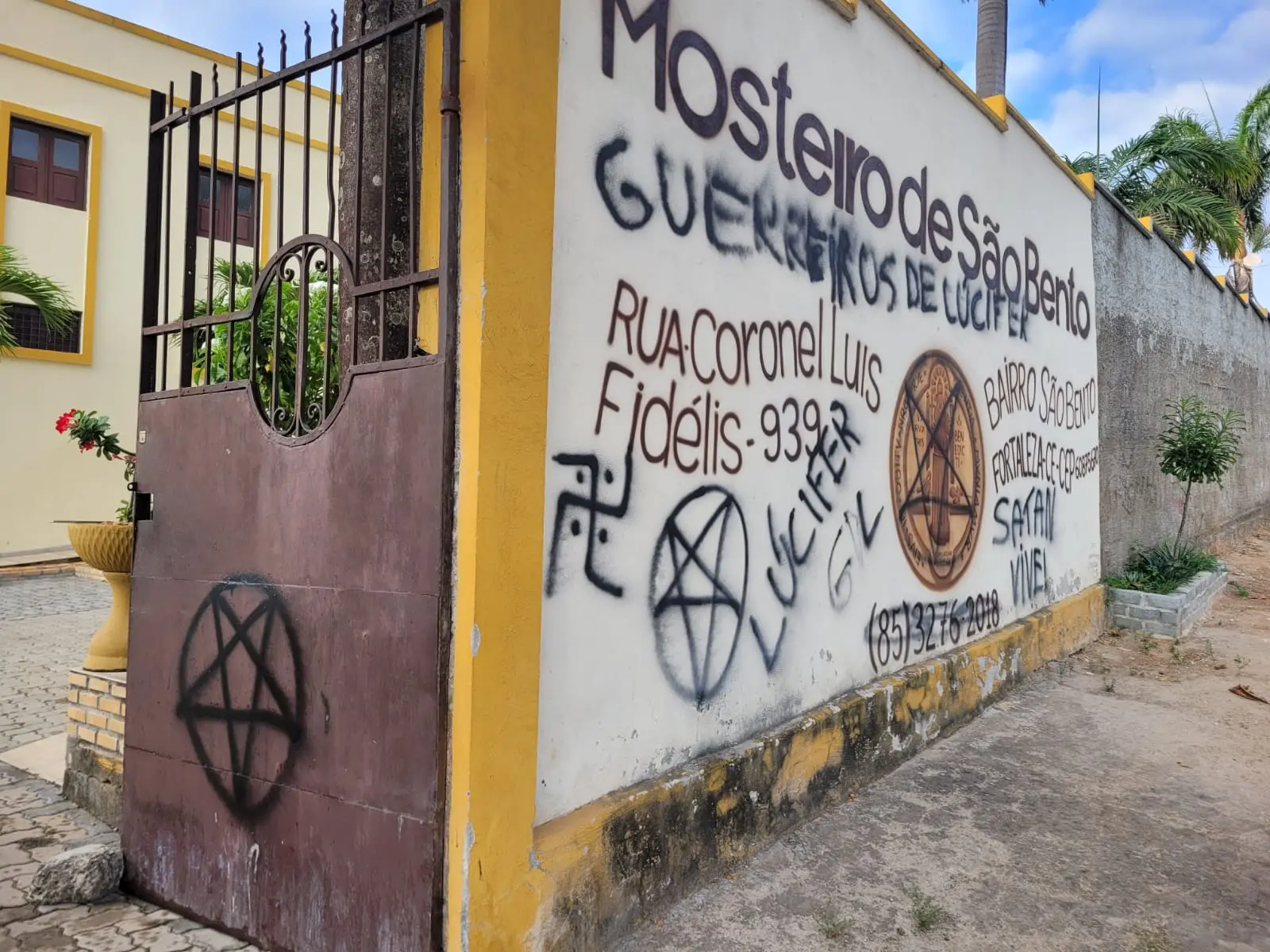 Foto de símbolo nazista em Mosteiro religioso