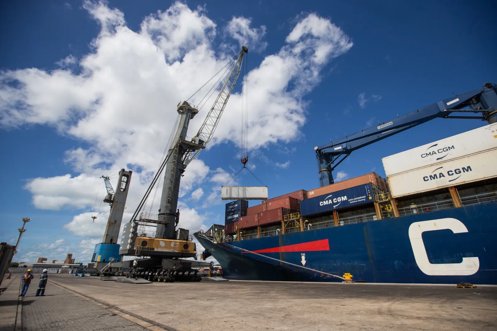 Porto de Fortaleza, no Mucuripe, tem como destaque a movimentação de combustíveis e trigo