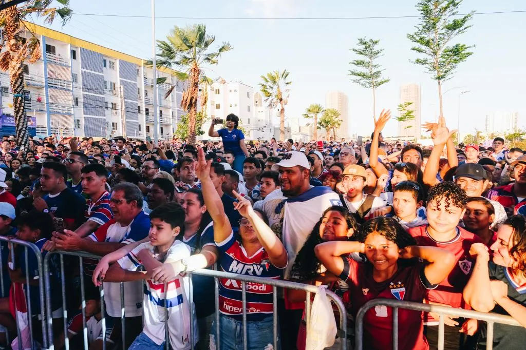Torcida lota o Parque Rachel de Queiroz