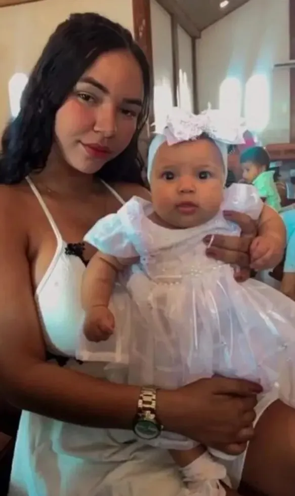 Ana Paula Melo e sua filha, Clara Maria Monteiro, de um ano e sete meses