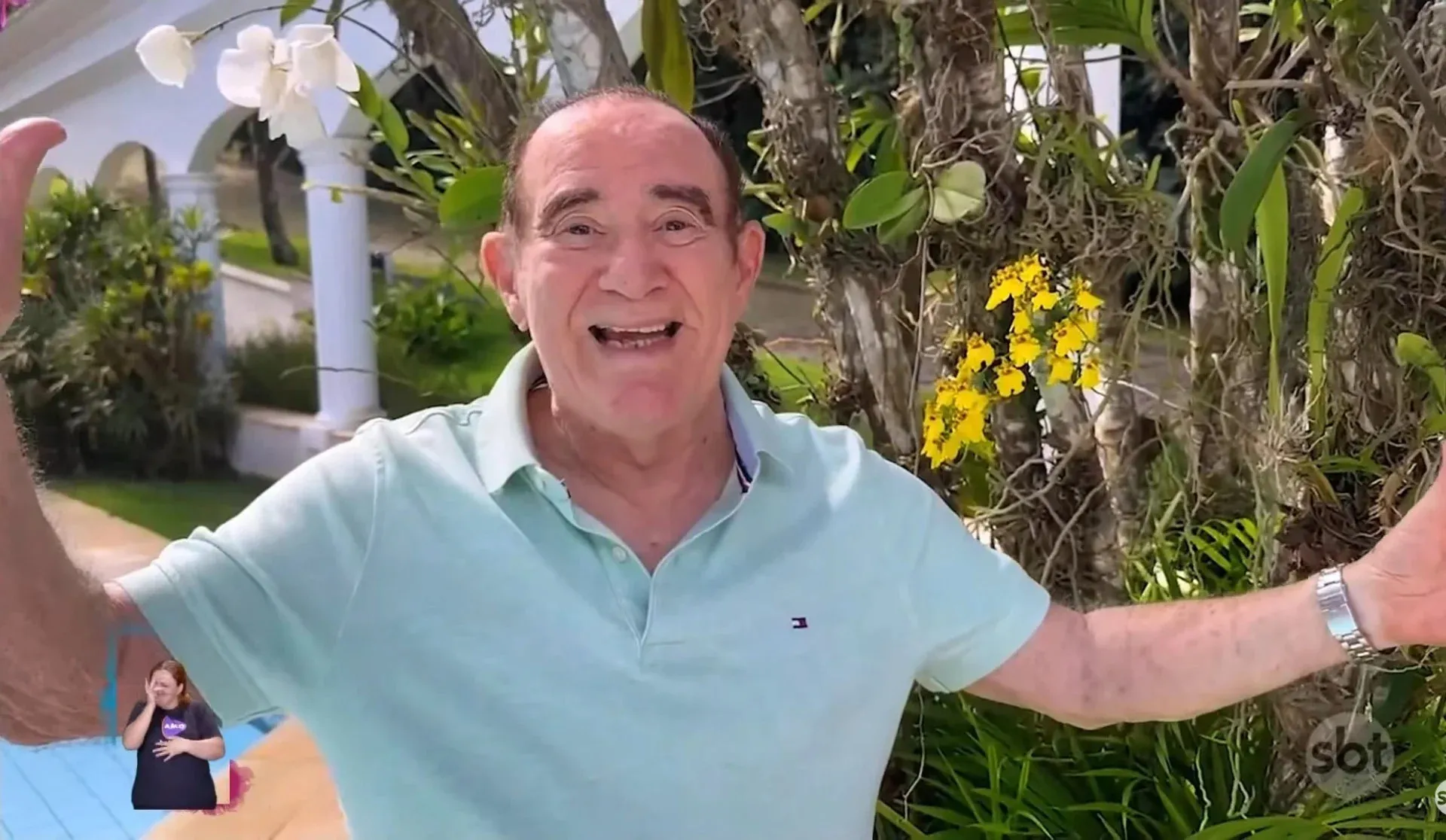 O ator e comediante Renato Aragão fez rara aparição ao participar do programa por intermédio de um vídeo gravado
