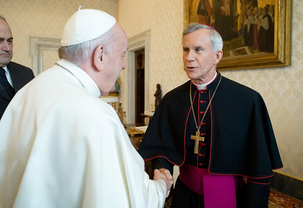 Papa argentino tenta tornar a Igreja mais empática e aberta a diferentes pontos de vista; enfrenta, no entanto, a feroz oposição de críticos, a exemplo de Strickland