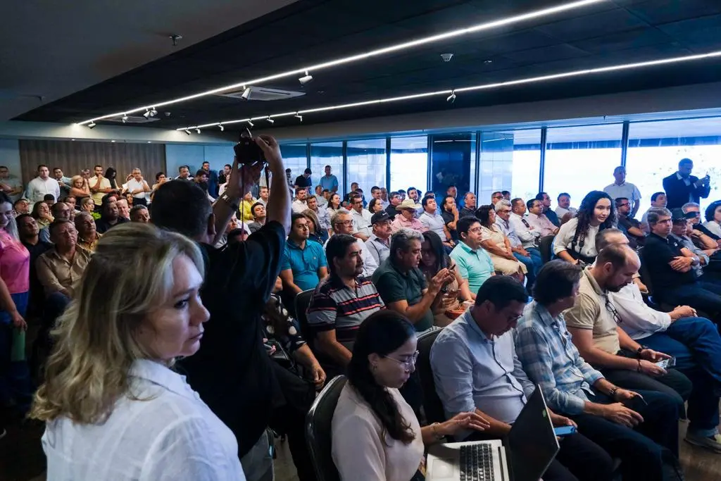 Diante de Cid, prefeitos defenderam desfiliação em massa do PDT