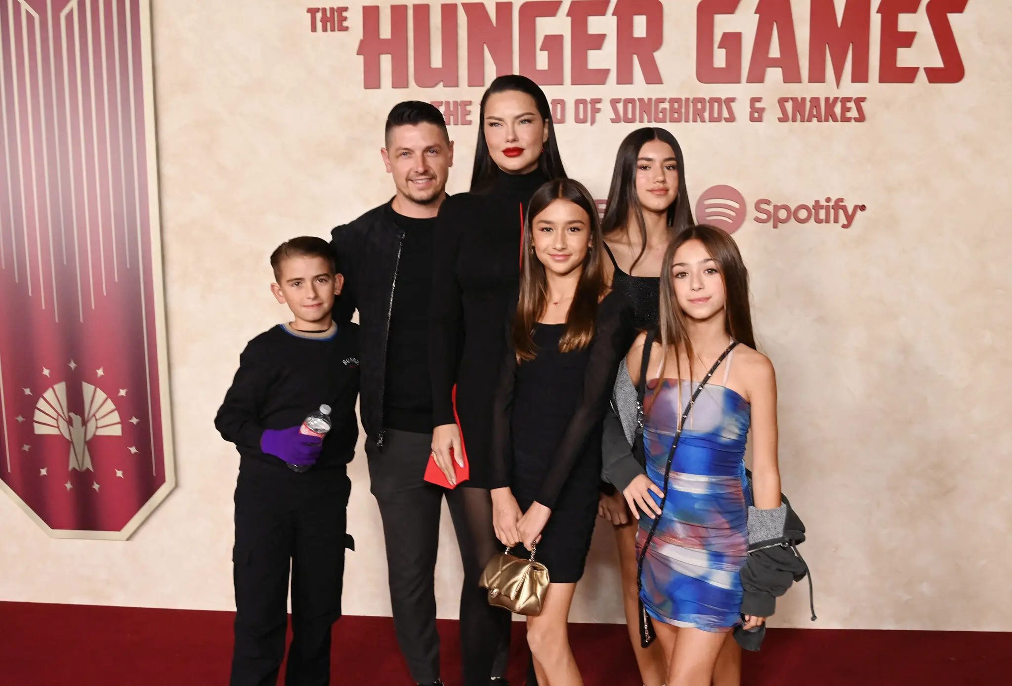 Esta é uma imagem da família da top model Adriana Lima