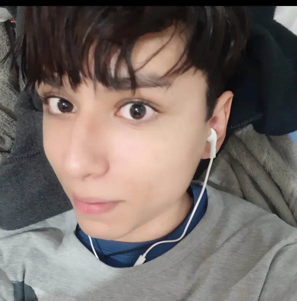 Primas contam que Gabriel cochilou na areia enquanto os amigos conversavam; nesse momento, eles foram abordados pelos bandidos.
