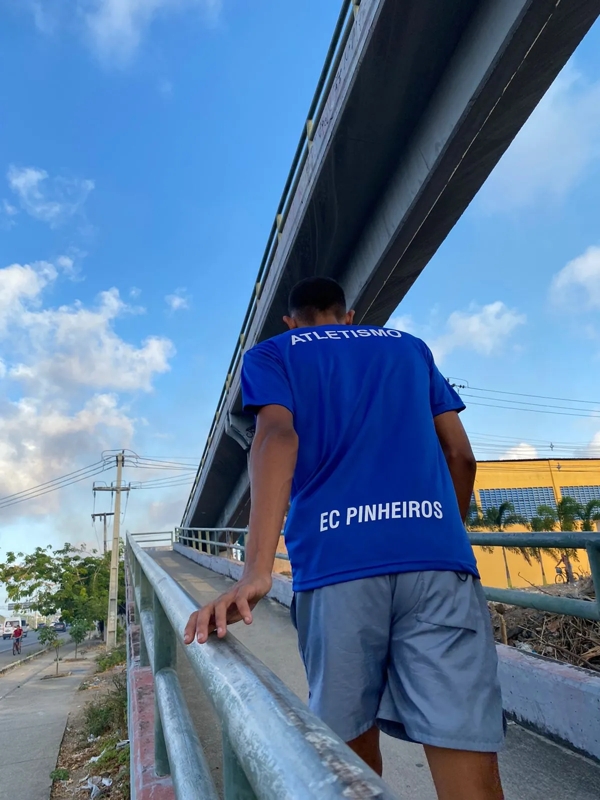 Matheus Lima treinava na passarela do seu Bairro e muitas vezes dividia o espaço com outras pessoas