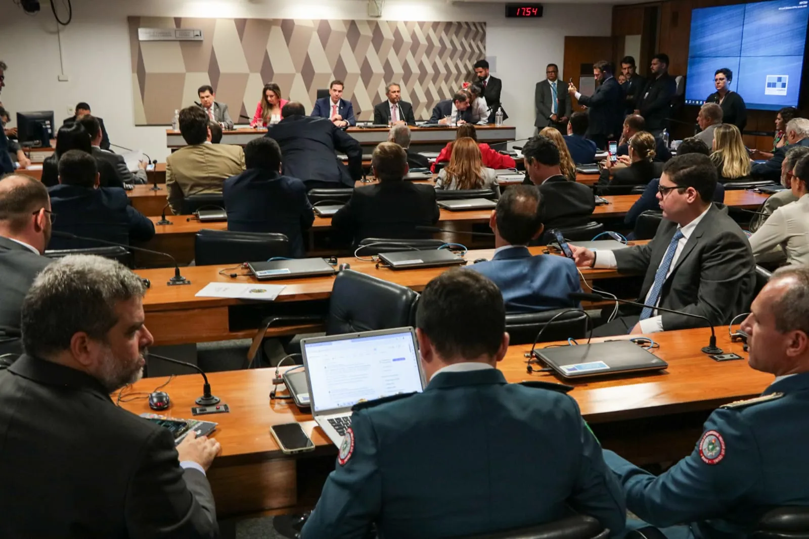 Parlamentares estiveram com o governador Elmano e acordaram o direcionamento de verbas.