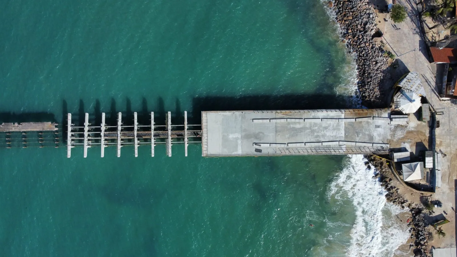 Vista de cima da reconstrução da Ponte dos Ingleses