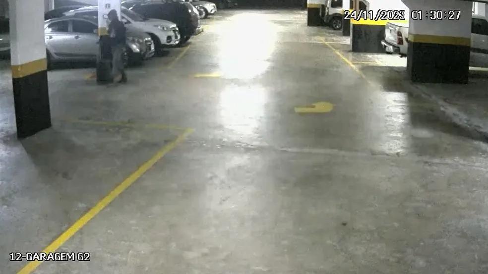 suspeito na garagem