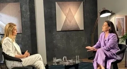 Ana Hickmann em entrevista a Carolina Ferraz, no Domingo Espetacular
