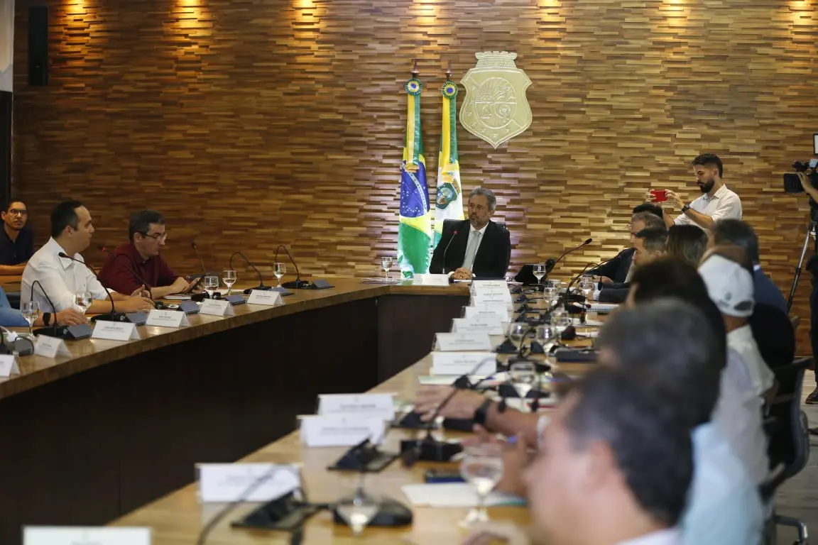 sala de reunião governador Elmano de Freitas