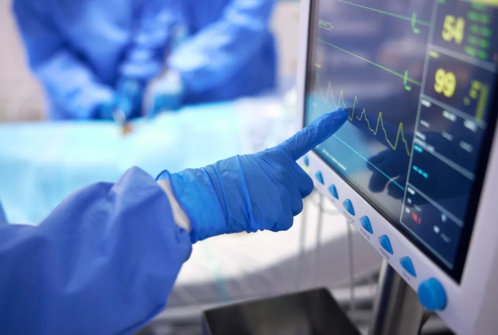 O eletrocardiograma é um dos exames para diagnosticar a arritmia cardíaca