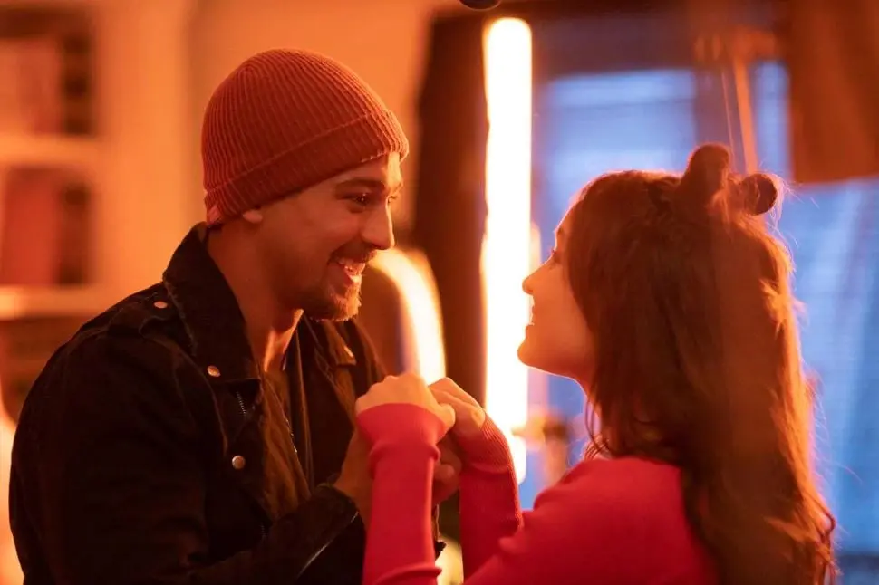 Larissa e o noivo no filme