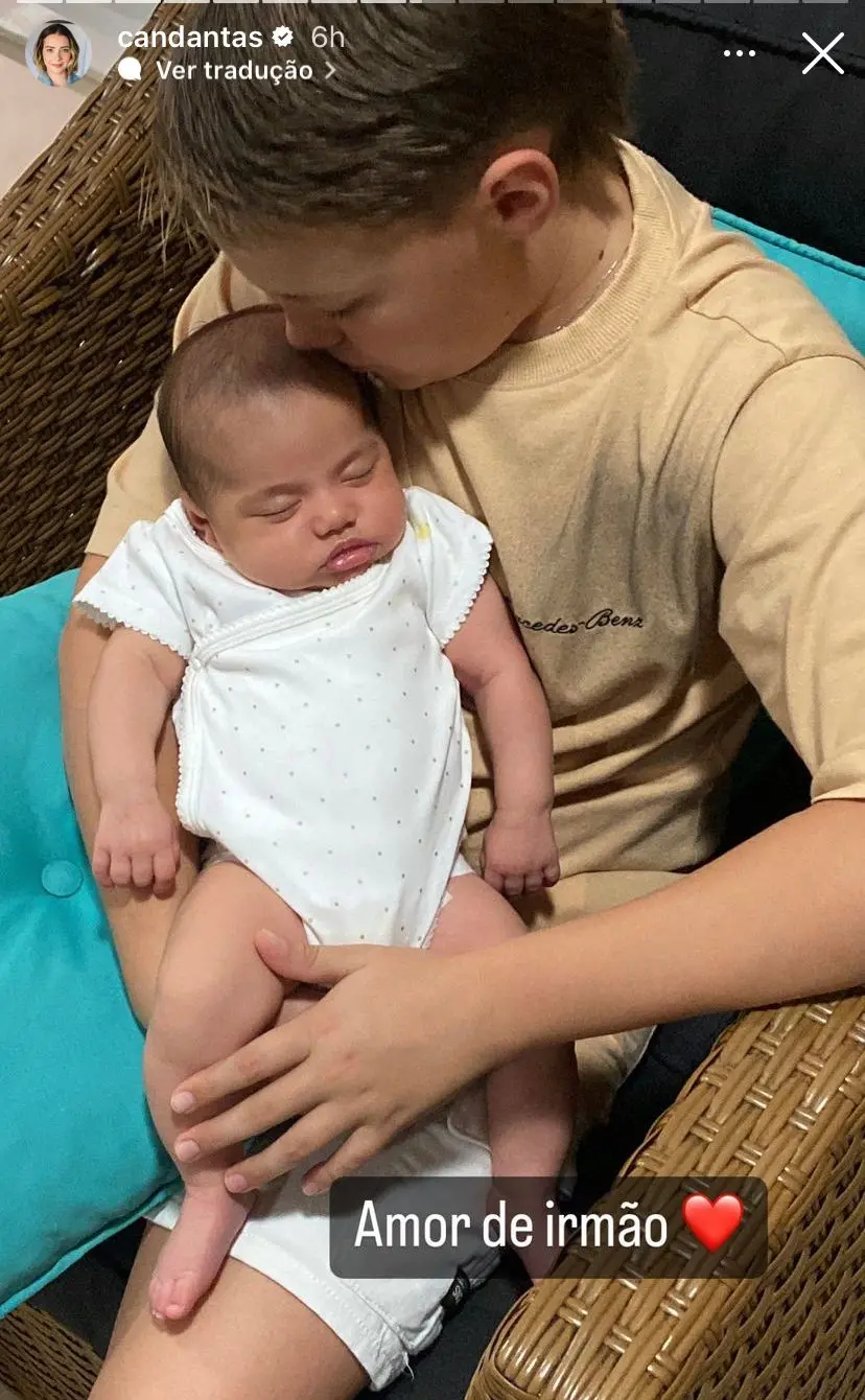 davi lucca com mavie no colo