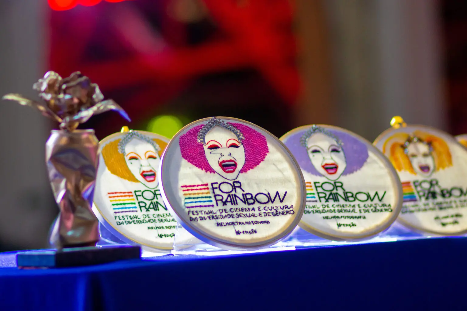 Obras que competem no For Rainbow concorrem ao Troféu Elke Maravilha em diferentes categorias