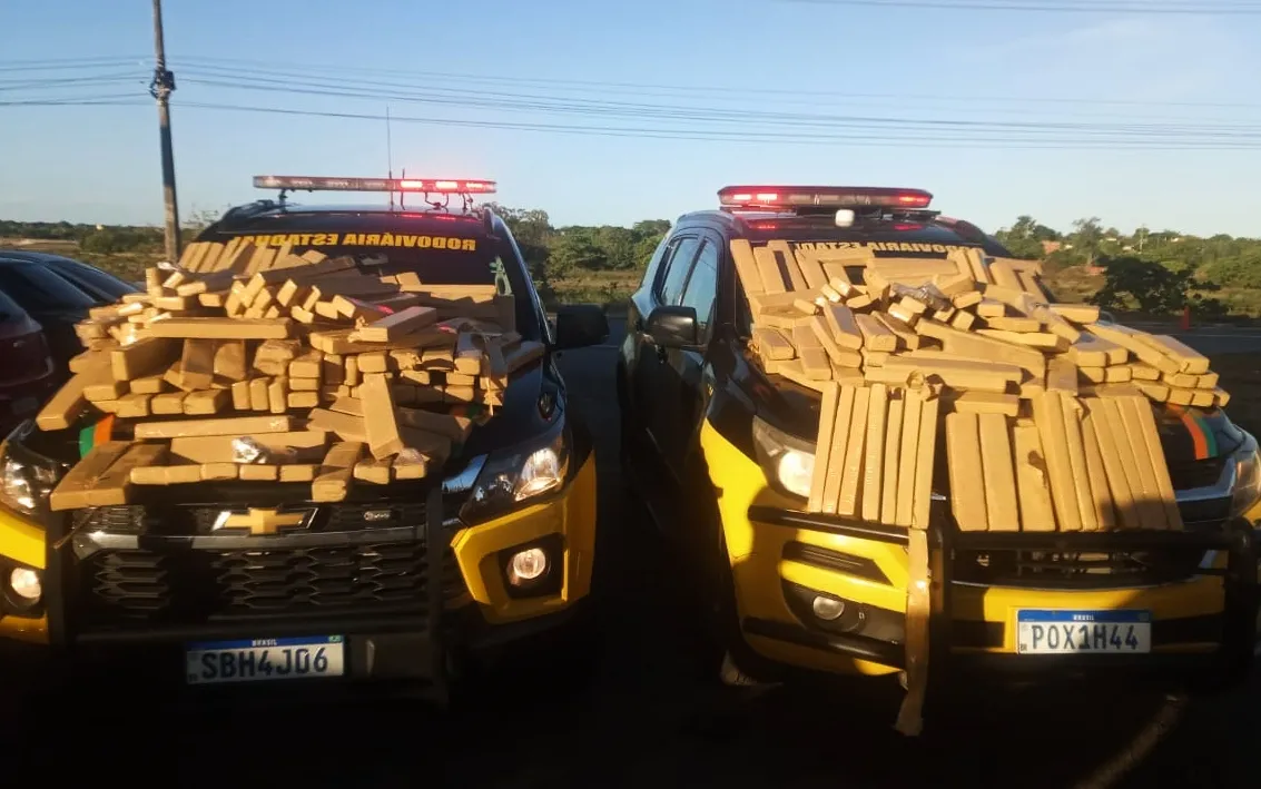 Policiais militares realizaram a abordagem a um veículo suspeito e apreenderam 355 kg de maconha, no Município de Cascavel, na última terça-feira (5)