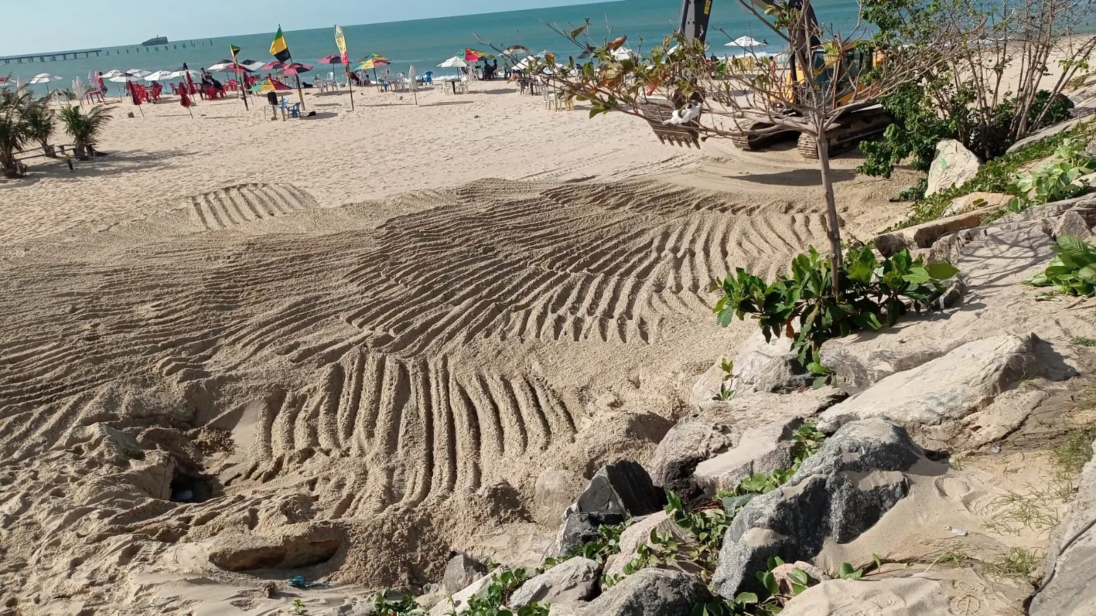 Areia da praia de iracema sem esgoto