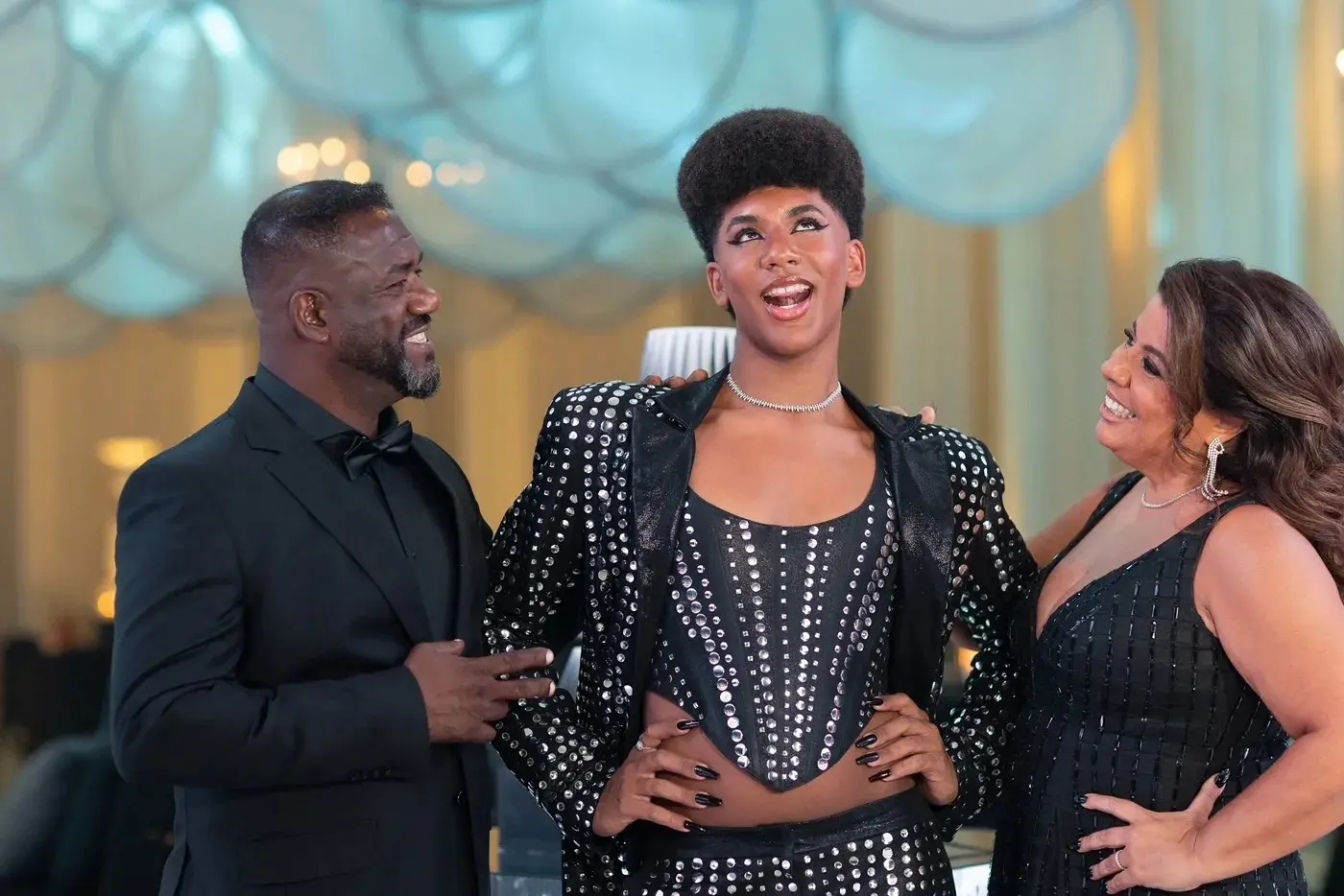 Pedro Henrique ao lado dos pais, a pedagoga Viviane Moraes e o empresário baiano Marcos dos Santos