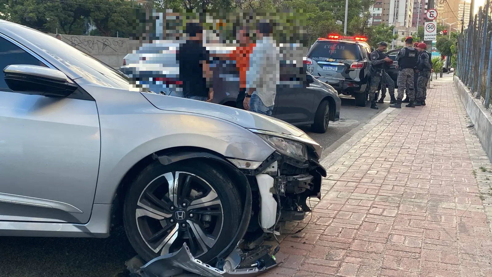 Foto de carro batido após acidente