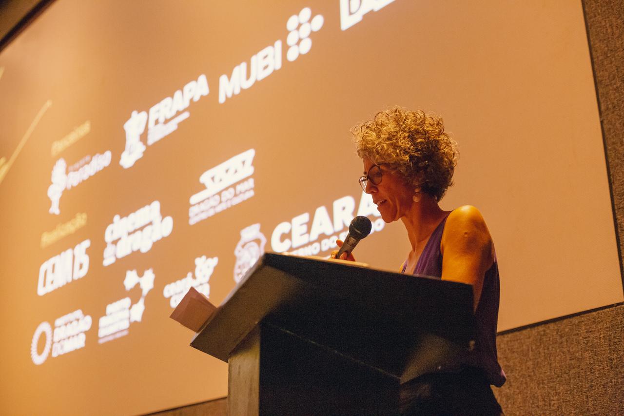 A montadora e documentarista Manoela Ziggiatti coordena o Lab Cena 15 desde 2021