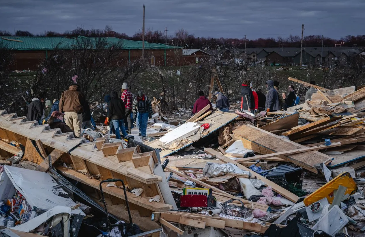 Assim como a casa de Lord, dezenas de construções foram destruídas pelo tornado
