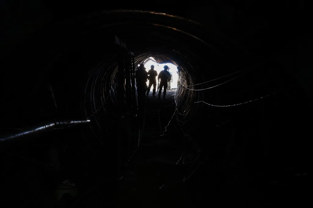 As Forças Armadas de Israel indicam que o túnel chega a até 400m do ponto de passagem de Erez