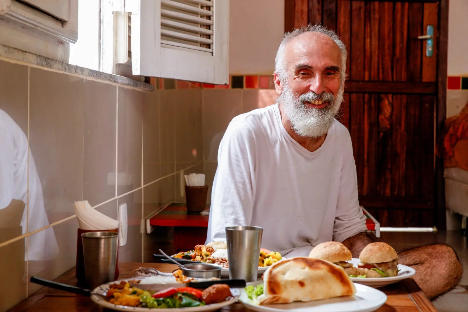 Nitya Sukhi Romero, 61 anos, materializa no Annapurna diversas filosofias e experiências vivenciadas por ele ao longo das décadas