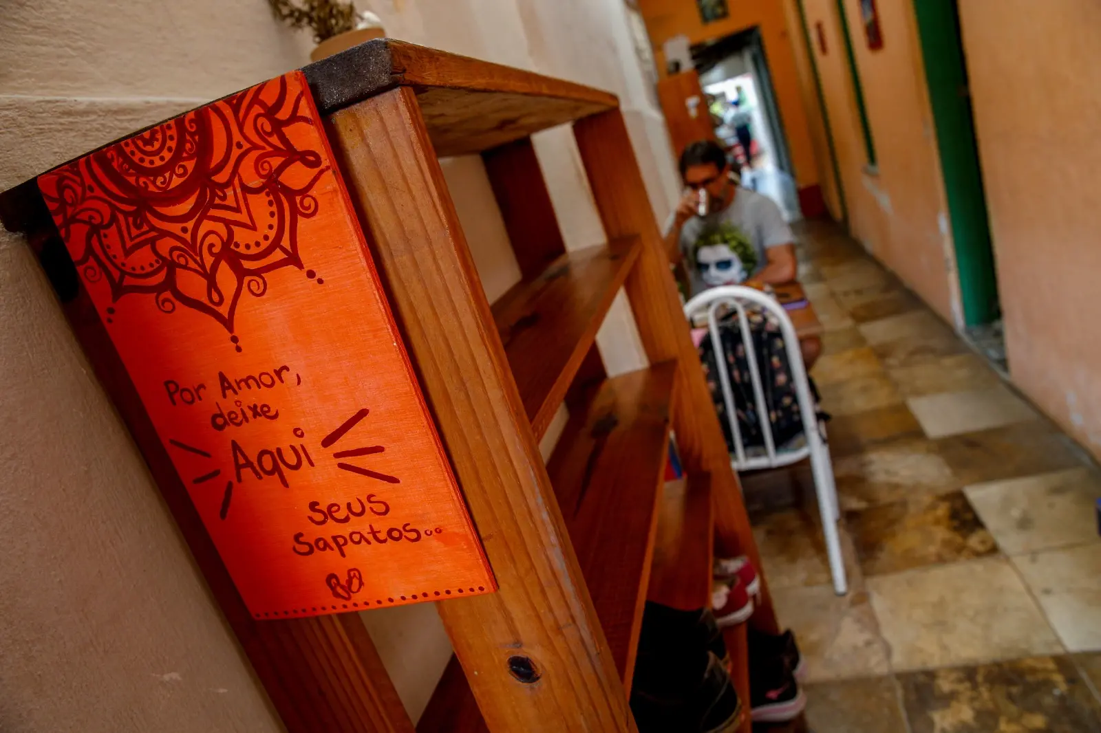 Do sino ao convite para tirar os sapatos na entrada, Annapurna convida para uma experiência de respiro