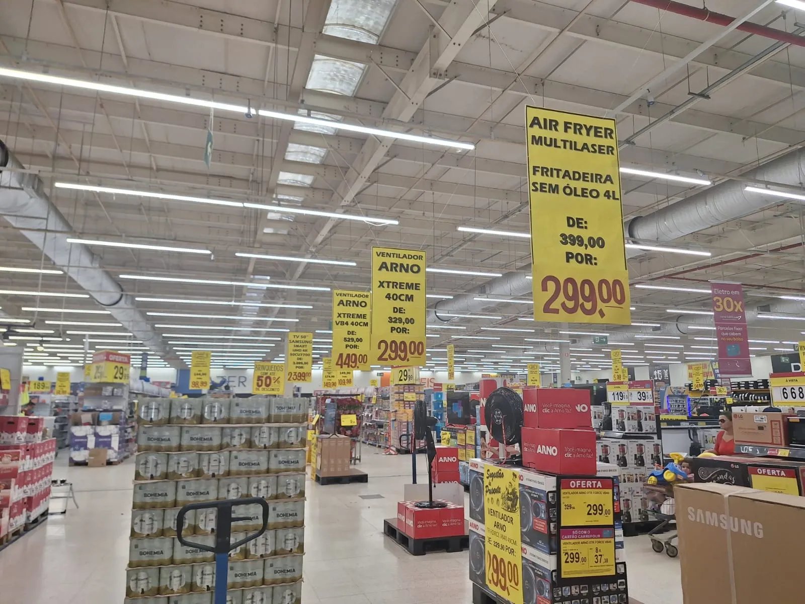 Carrefour da Maraponga tem promoções em eletrodomésticos antes de conversão em Atacadão