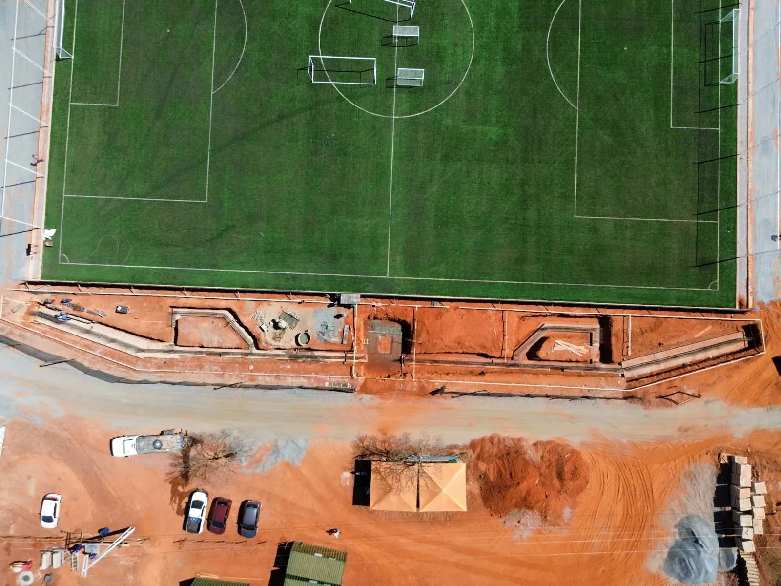 A empresa planeja oferecer, entre outras coisas, campos de futebol, complexo aquático, estádio para 10 mil pessoas, casas e hotel.