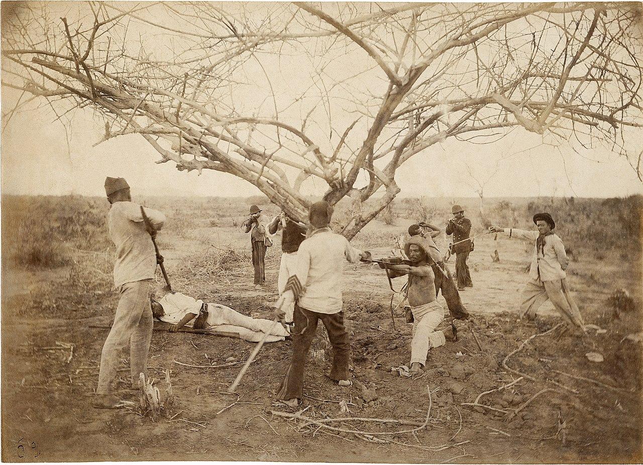 “Prisão de jagunços pela cavalaria”, foto de Flávio de Barros feita em 1897 em Canudos
