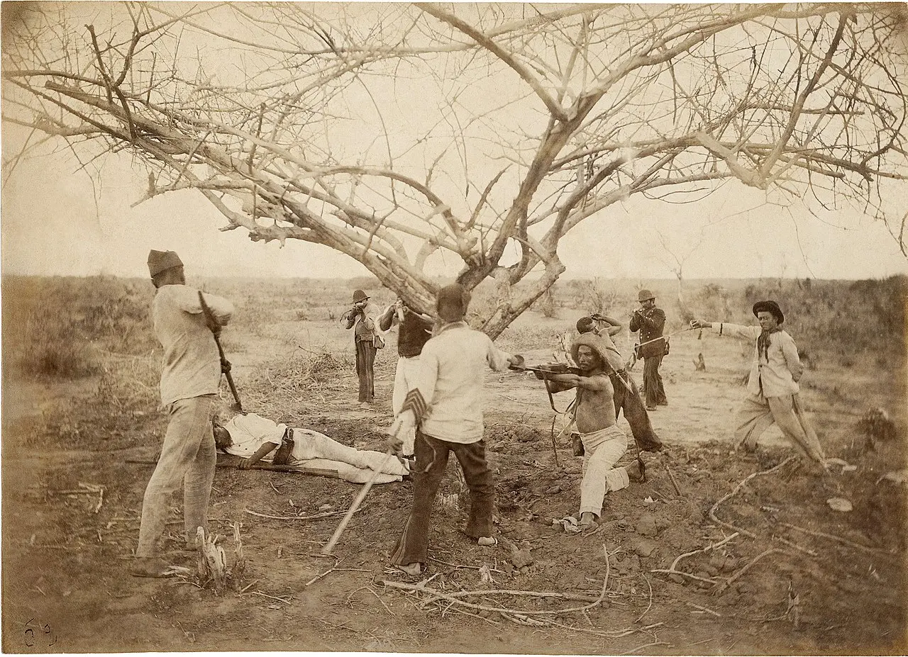 “Prisão de jagunços pela cavalaria”, foto de Flávio de Barros feita em 1897 em Canudos