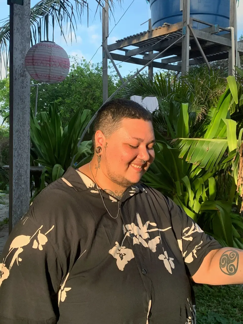 O artista visual sobralense Beija Aragão compartilha que elabora sentimentos e memórias a partir da produção de autorretratos