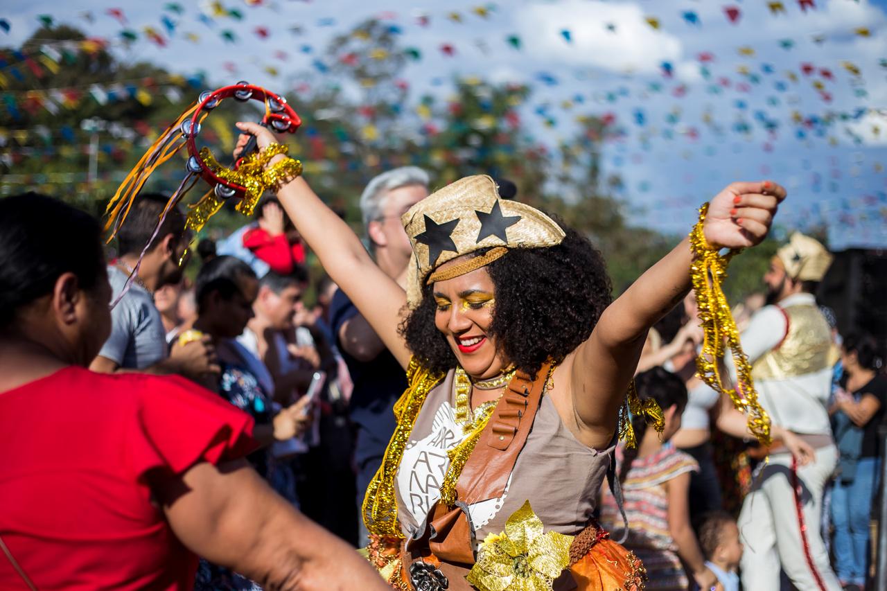 Veja tendências de moda em fantasias para o Carnaval 2024